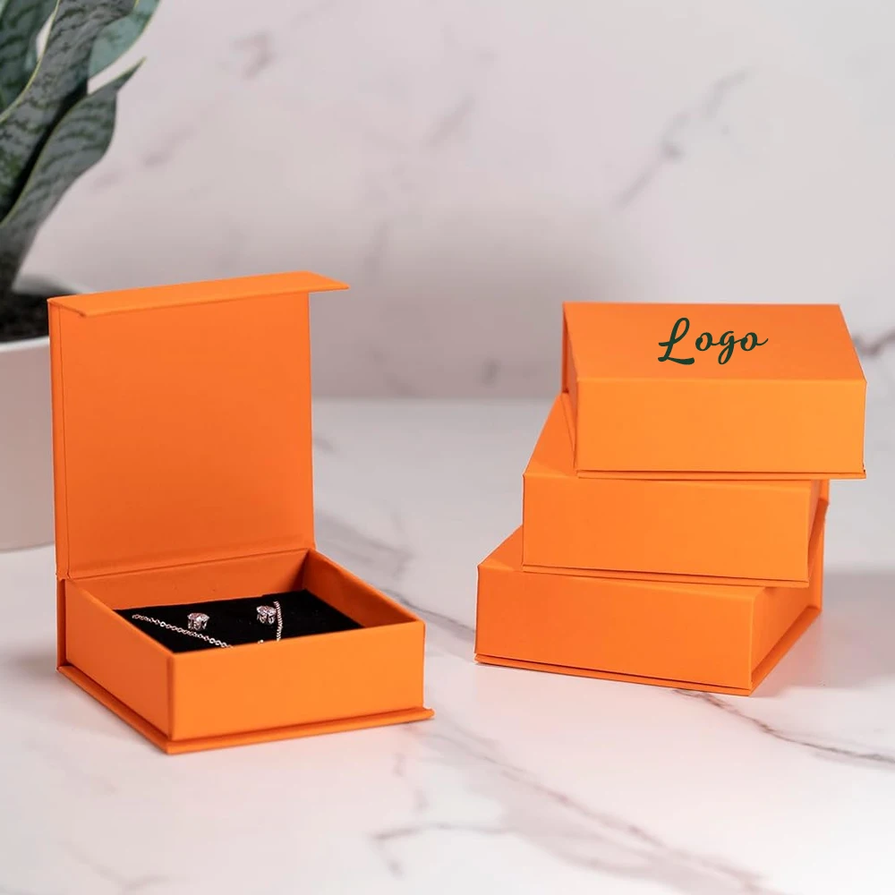 

Шкатулка для драгоценностей Магнитные подарочные коробки для ювелирных изделий с бархатной пенопластовой вставкой Пользовательский логотип Кольцо Серьги Ожерелье Дисплей Упаковочный чехол оптом