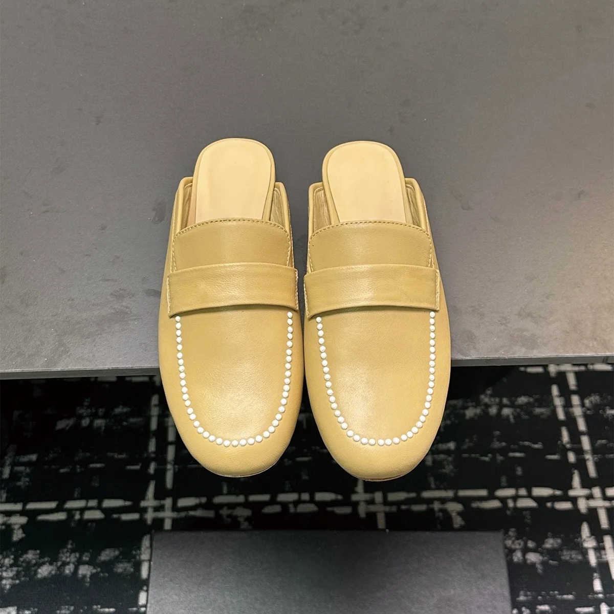 2026 High Quality Autumn women shoes flat backless mules stitching detail casual footwear ch25021381