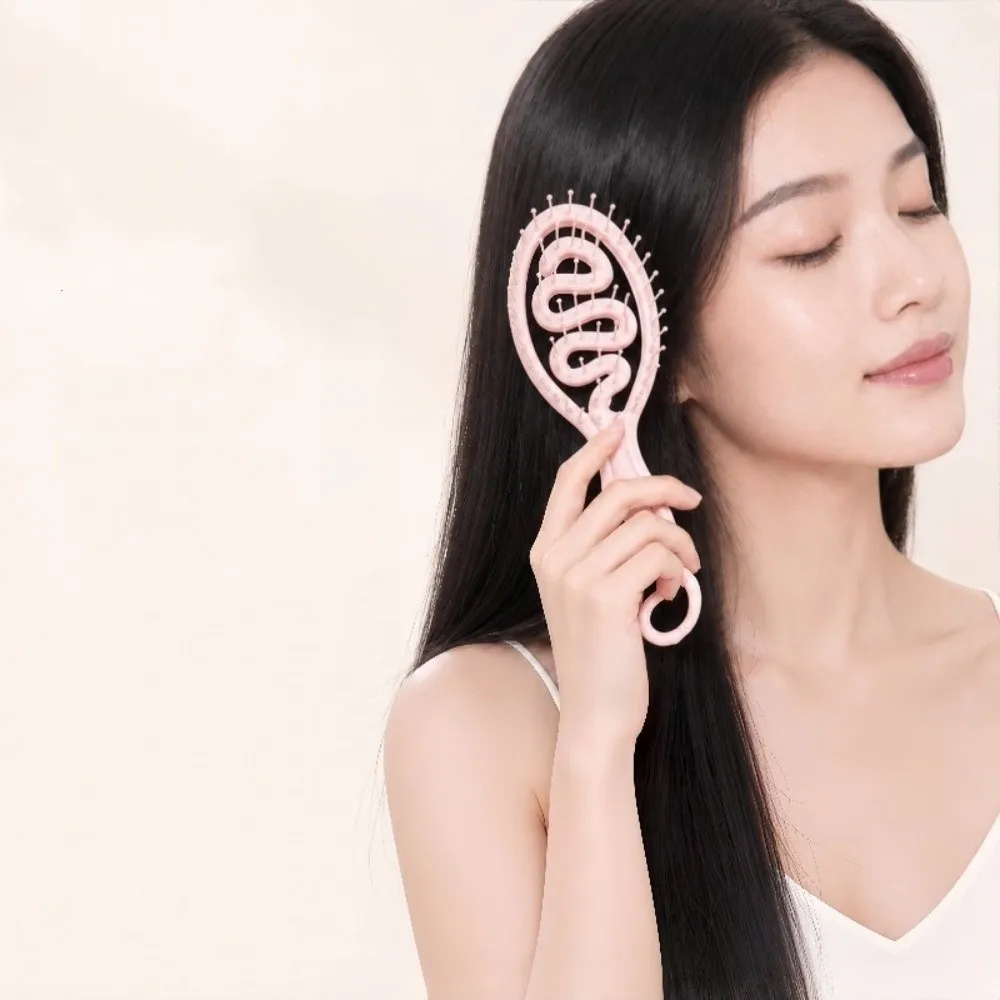 Creative Hollow Out Hair Comb Keychain Detangling Scalp Massage Pocket Comb Portable Mini Comb Women