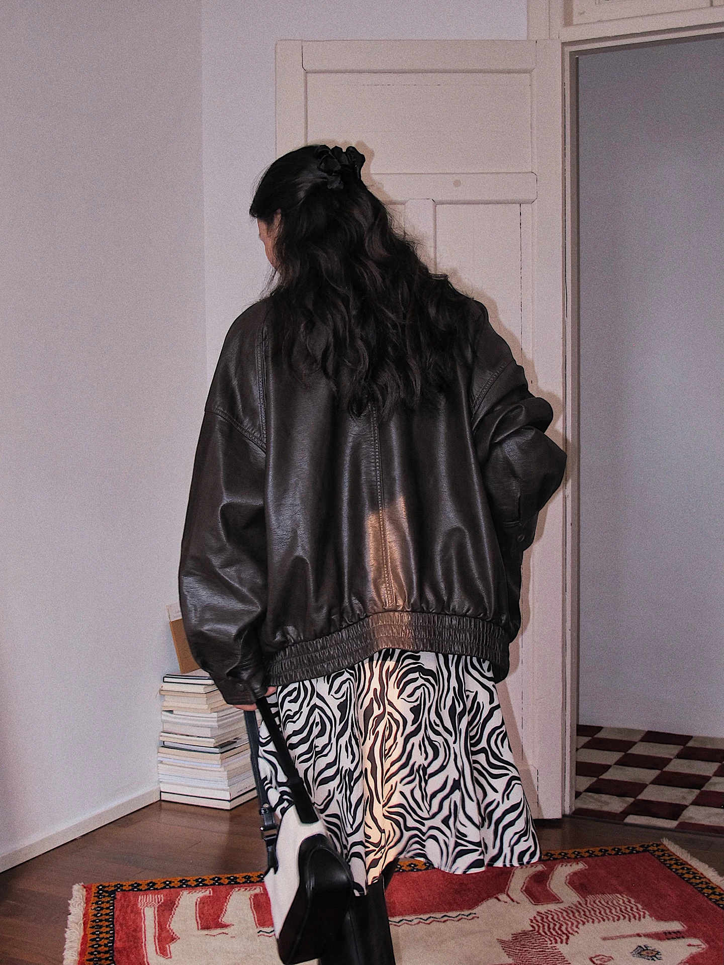 Retro Lapel PU Leather Jaet Women Loose Warm Coat Long Sve Ciwalk Faion Thiened Vintage Sle Pure Color Coat