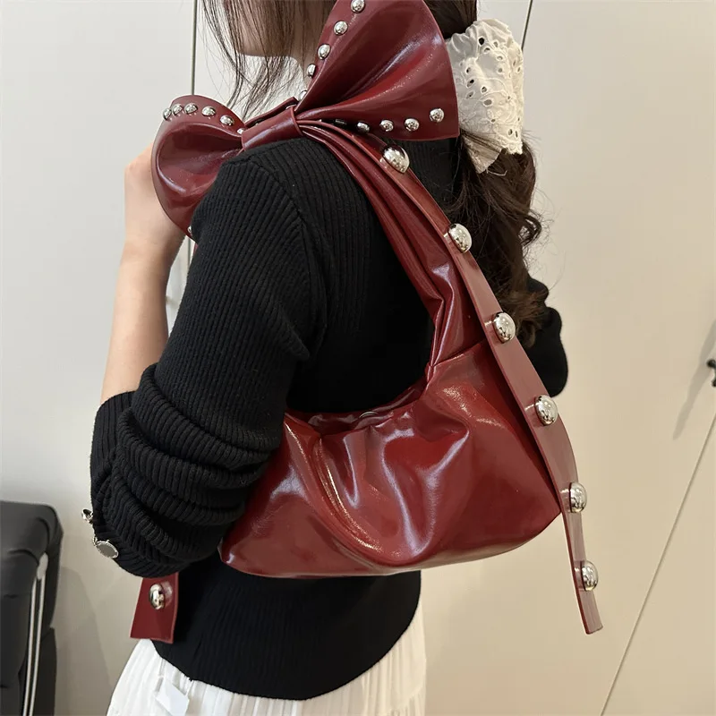

2025 summer new trendy casual and personalized women's moon handbag fashionable simple good quality shoulder bag