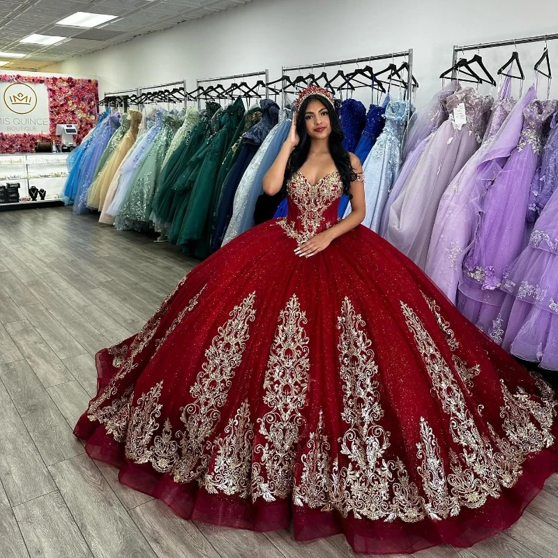 

Red Quinceanera Dresses Gold Applique Lace Sweetheart Off The Shoulder Puffy Party Dress Crystal Beading Ball Gown Vestidos De15