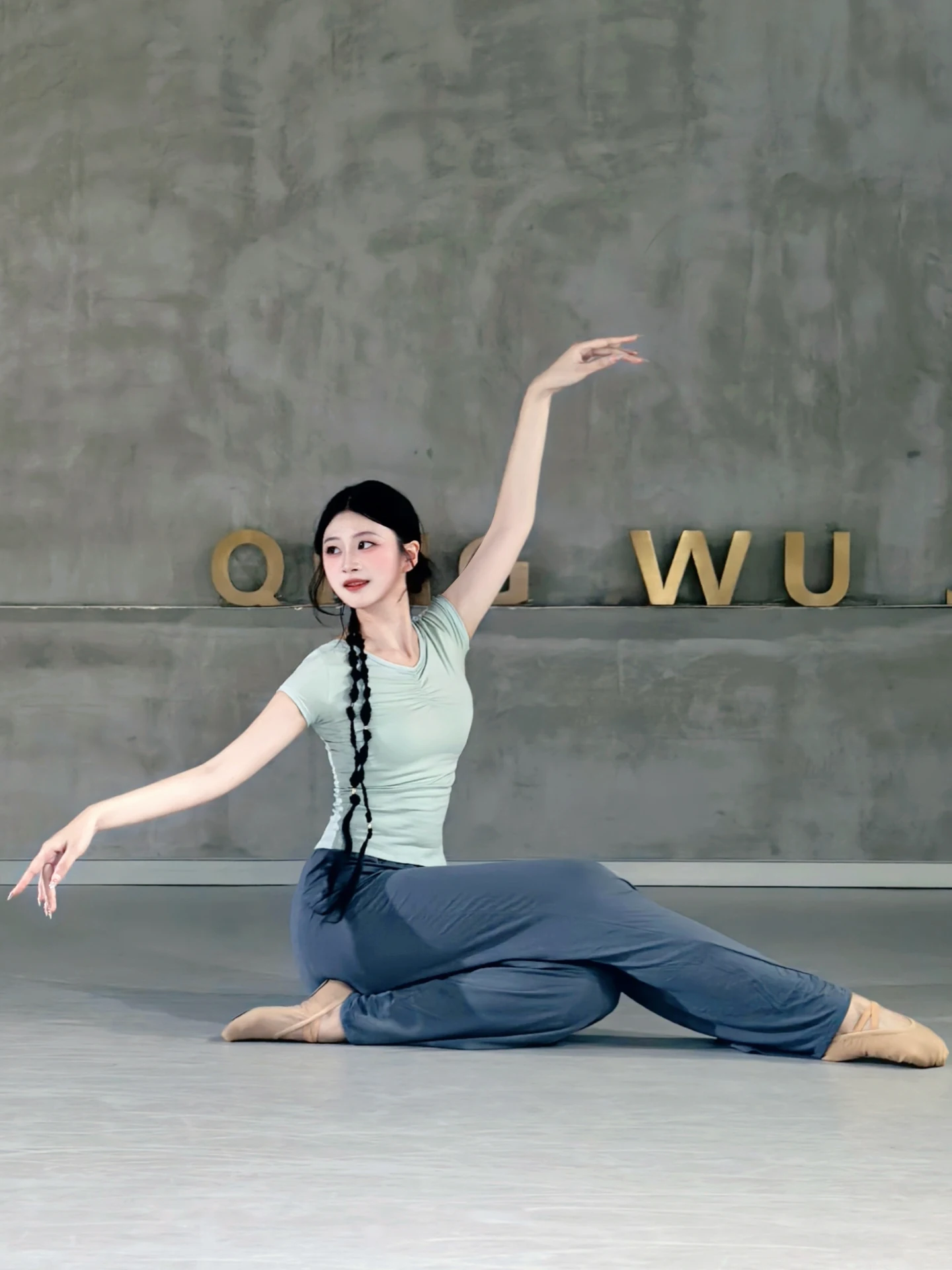 Conjunto de Ropa de Danza Moderna para Mujer, Top Corto con Cuello en V y Pliegues, Traje de Práctica de Danza Clásica para A...