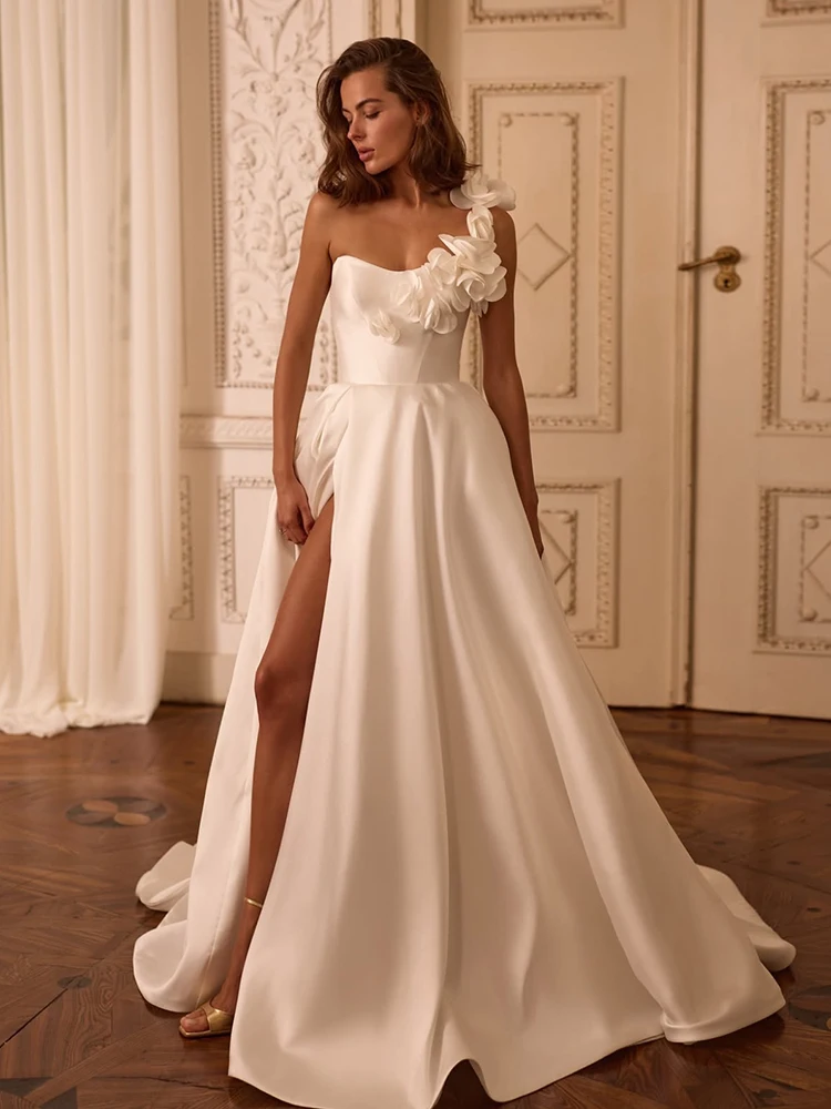 Graceful Wedding Dress Satin With 3d Flower Split A-Line Ball Gown Sleeveless Strapless Customized Bride Lace Up Robe De Mariee