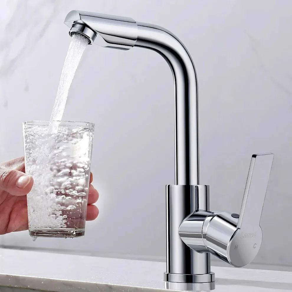 

360° Rotating Basin Faucet Kitchen And Bathroom Dual-use Hot and Cold Water Faucet Splash-proof