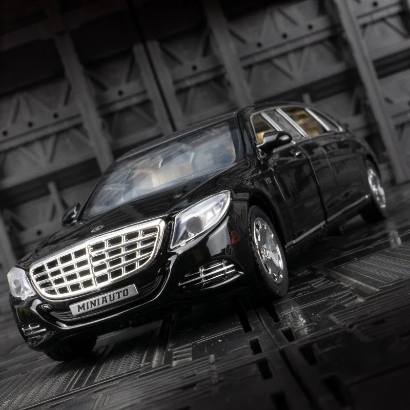 1:32 Maybach S650 Alloy Sedan Model Car Ornament Collection, portas e capô do motor, porta-malas pode ser aberto, acabamento fino