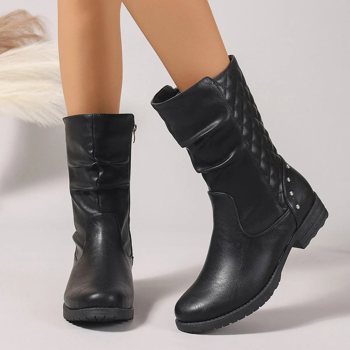 

Удобные байкерские ботинки с заклепками и боковой молнией с круглым носком, женские короткие ботинки