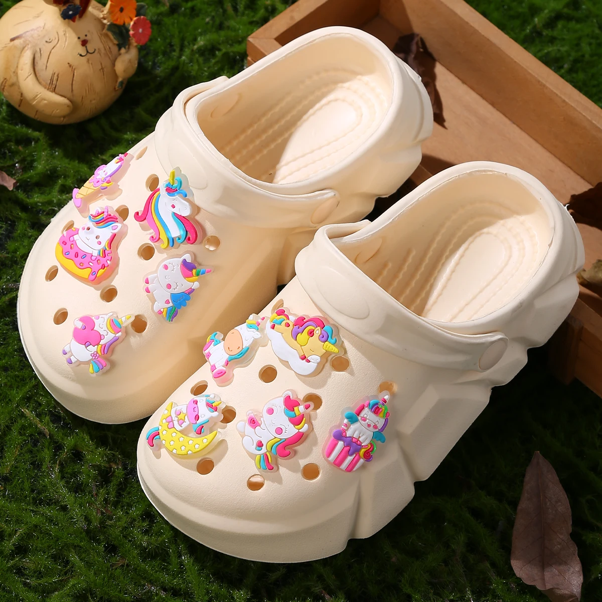 Girls Trendy Comfortable Clogs With Luminous Cartoon Unicorn Charms, Breathable Non-slip Clogs For Indoor Outdoor Beach Pool