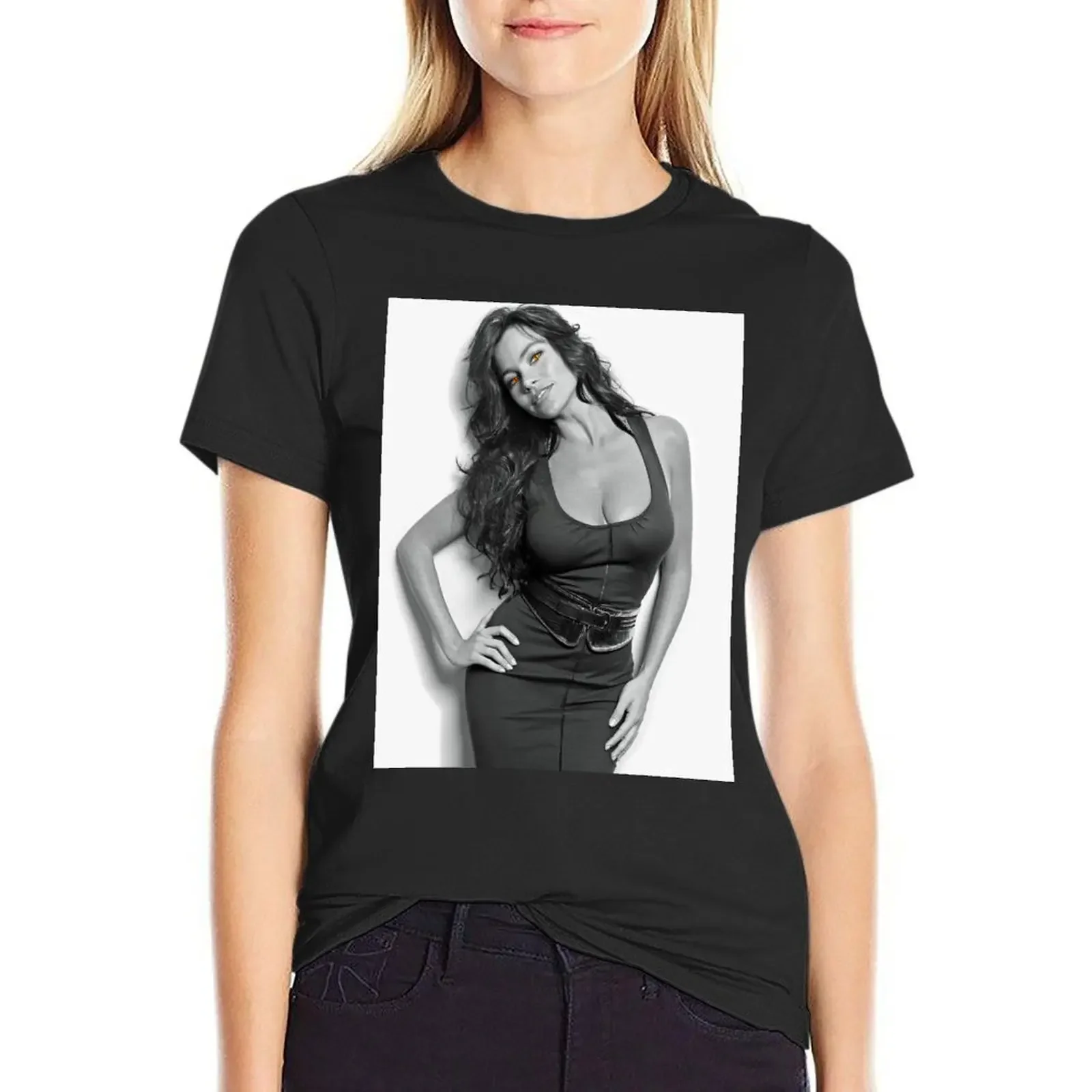 

Mrs. Vergara 2 T-Shirt summer tops funnys sweat designer clothes Women luxury