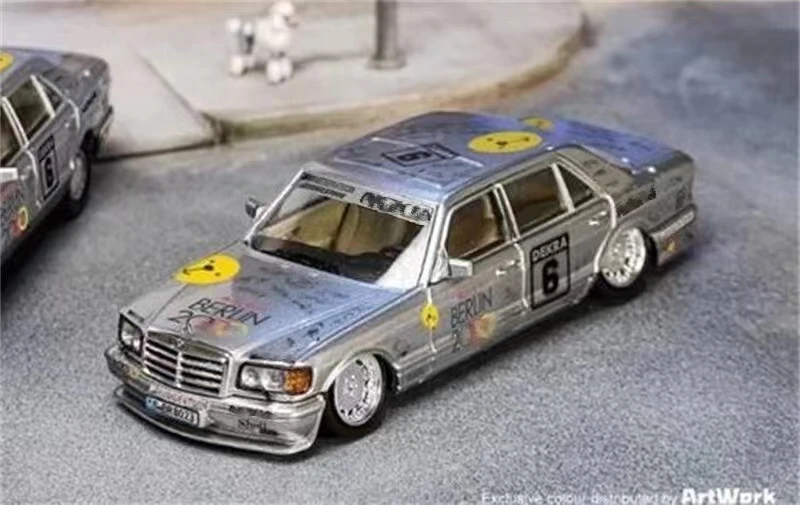 

Master 1:64 MB S-Class 560SEL W126 bear painting limited499 Diecast Model Car