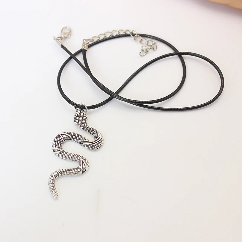 Retro Big Python Snake Pendant Necklace for Women Silver Color PU Rope Leather Clavicle Collar Neck Jewelry Hiphop Punk Gift