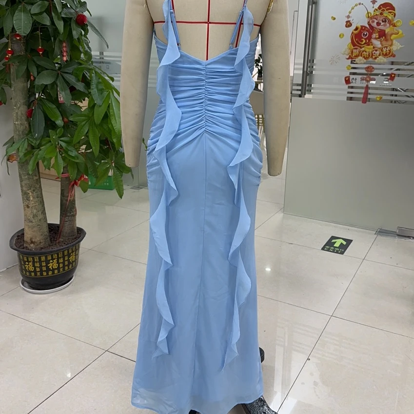 Abito lungo da donna elegante con scollo all'americana in tinta unita, applicazioni di fiori 3D, pieghe, cinturino per spaghetti, abito lungo senza schienale per la spiaggia