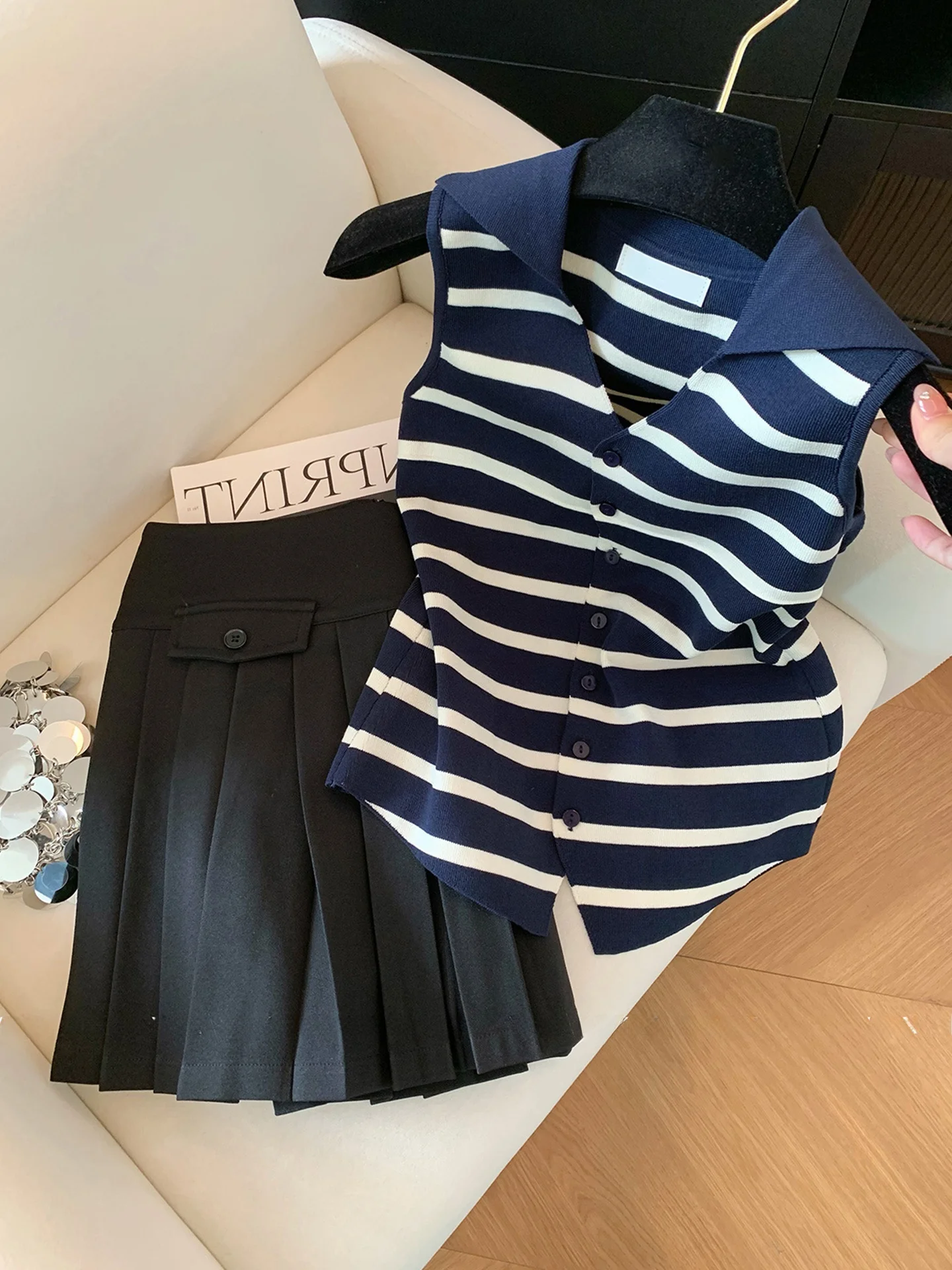 

High-End Svel Faion Color Blo Single Button Knitted Cardigan Skin-friendly Summer Vest Striped Design Korean Sle