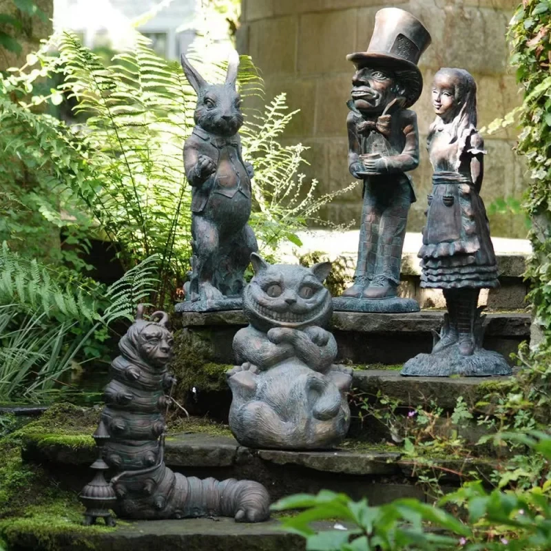 Estatua de resina del Jardín del Sombrero Loco de Alicia en el País de las Maravillas – Adorno decorativo para exteriores e interiores para jardín, patio y hogar