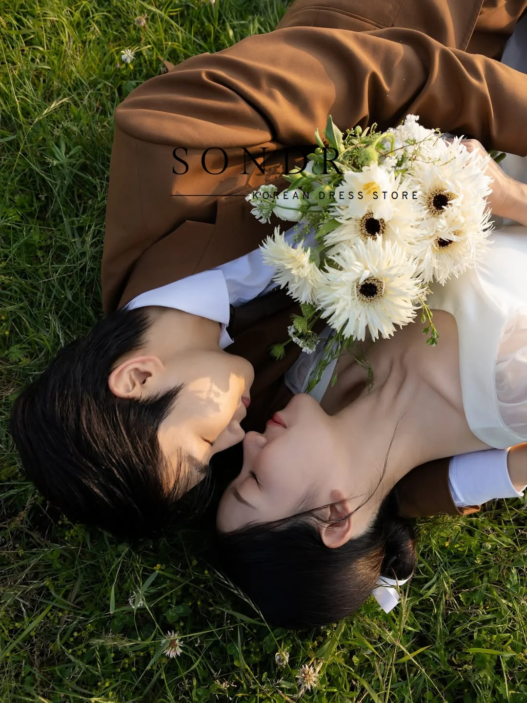 ชุดแต่งงานสไตล์เกาหลีสุดน่ารักแบบสั่งตัดพิเศษสำหรับถ่ายภาพ คอทรงยู แขนพอง ผ้าไหมซาติน ชุดราตรีงานแต่งงาน