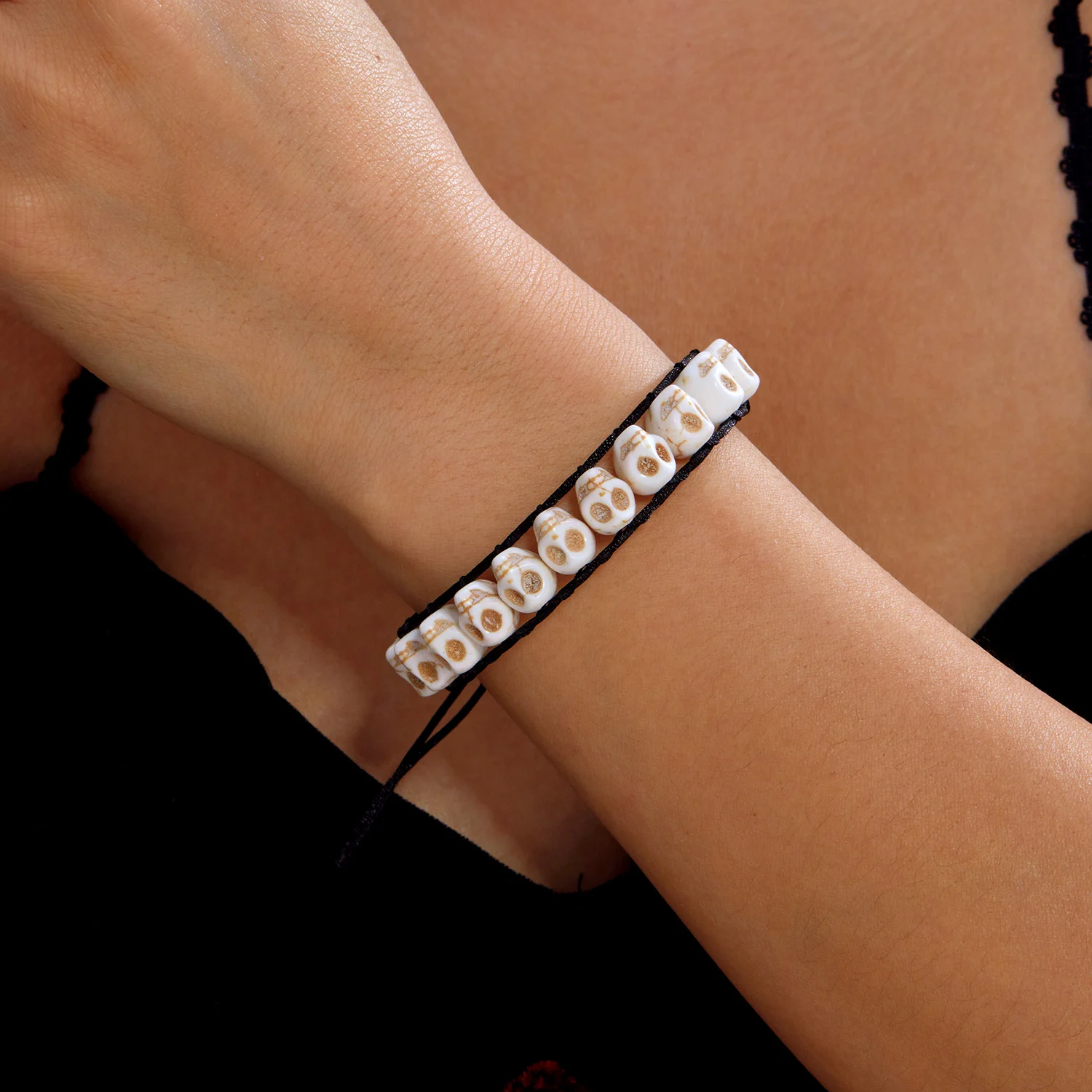 Simple Gothic Halloween Skeleton Beaded Bracelet for Women Men Vintage Skull Head Braided Bracelet Festival Party Jewelry Gifts