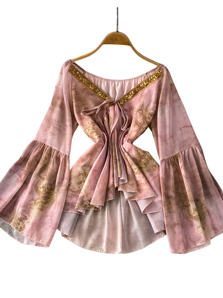   เสื้อพิมพ์ลายทรงหลวมแบบยุโรป แขนกระดิ่ง จับจีบ ทรงเข้ารูป ดีไซน์ไม่สมมาตร แต่งลูกปัด รุ่น Wind V-Ne สำหรับผู้หญิง