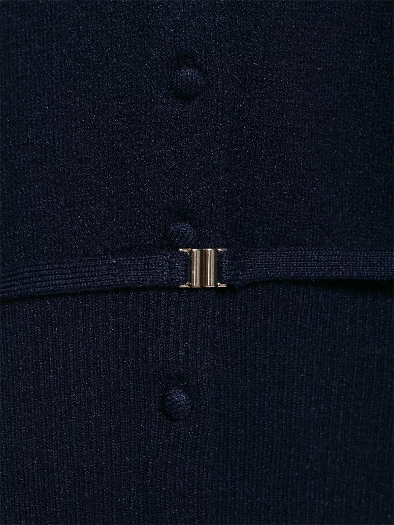 سترة نسائية 2025 الخريف نمط جديد الأزرق الداكن طويلة الأكمام فو الفراء تقليم الخصر مربوط سترة متماسكة قمة عصرية وأنيقة #5