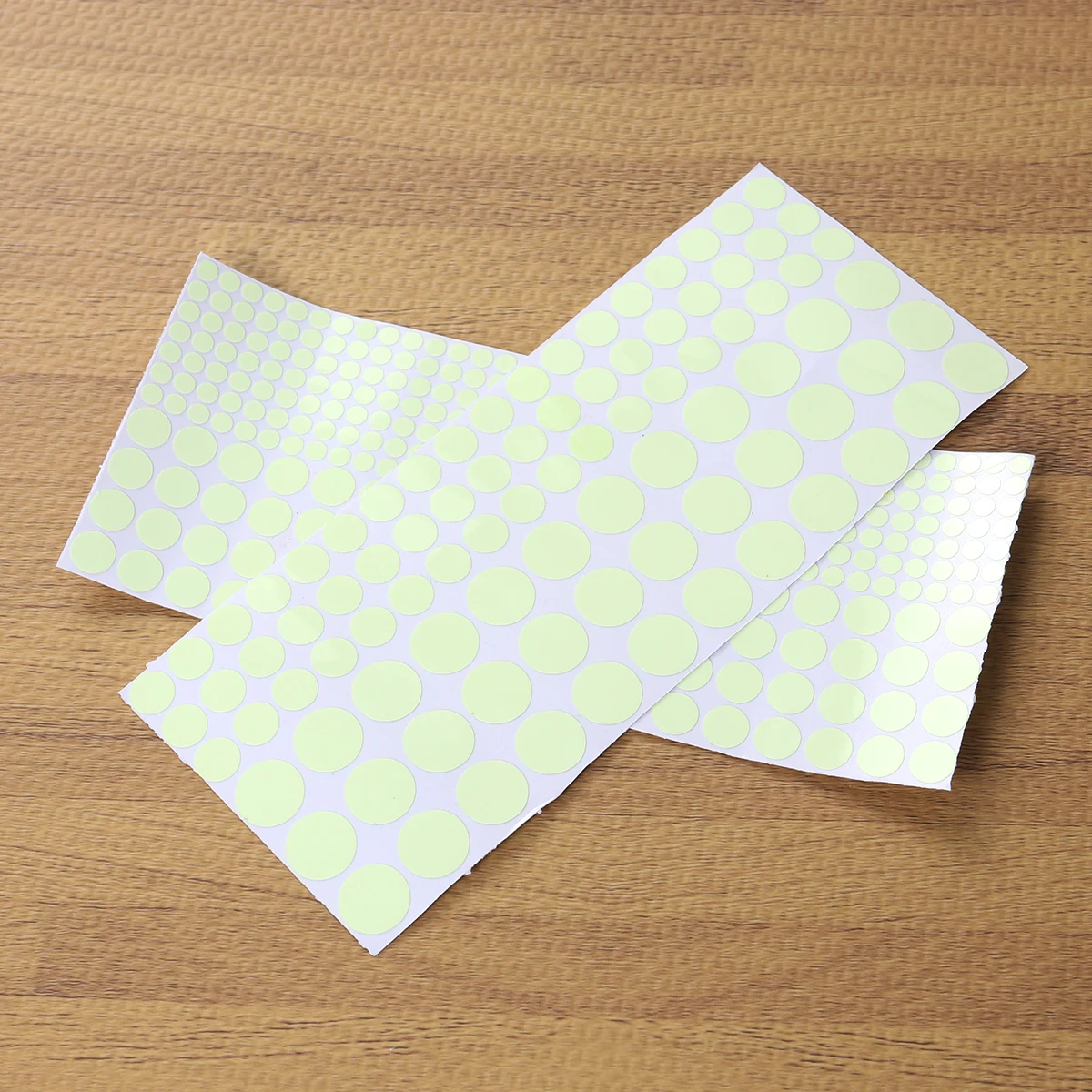 

407Pcs Night Luminous Stickers Glow in The Dark Dots Wall Decal for Kids Room Bedroom Living Room Decor Removable Waterproof