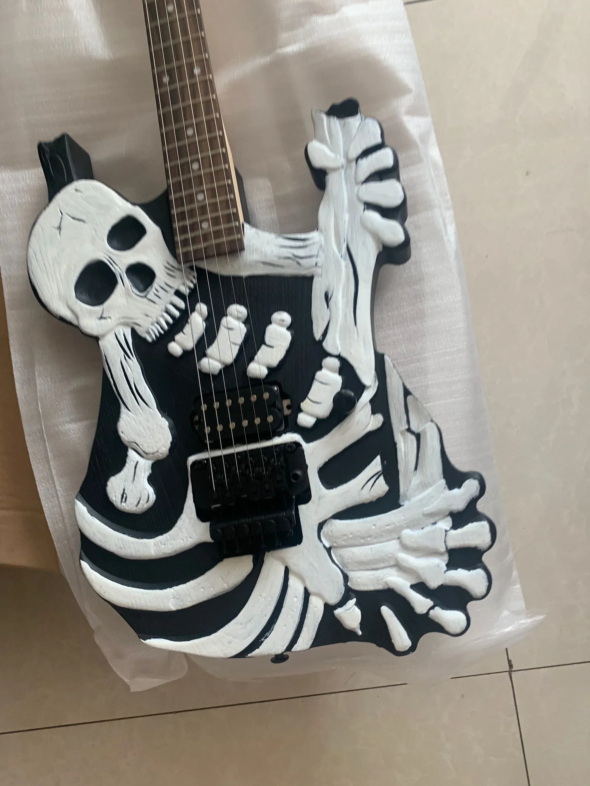 Upgrade Skull N Bones Mr Scary Electric Guitar Johnny, Black Hardware Guitar