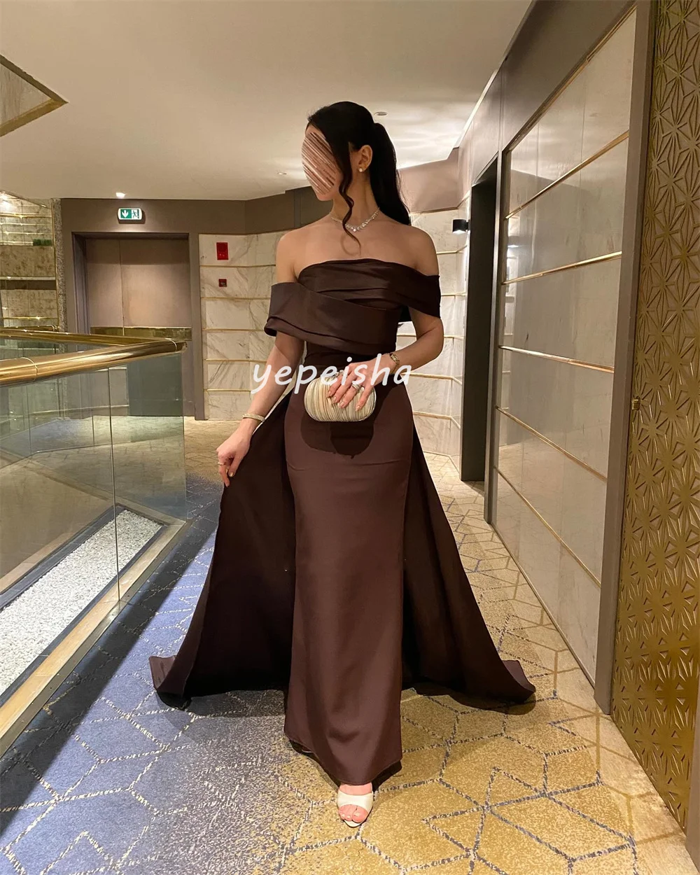 ชุดเดรสยาวแบบเรียบง่ายแบบเป็นทางการแบบจีบตรงแบบเปิดไหล่ ชุดเดรสสำหรับโอกาสพิเศษ คุณภาพสูงที่ประณีต