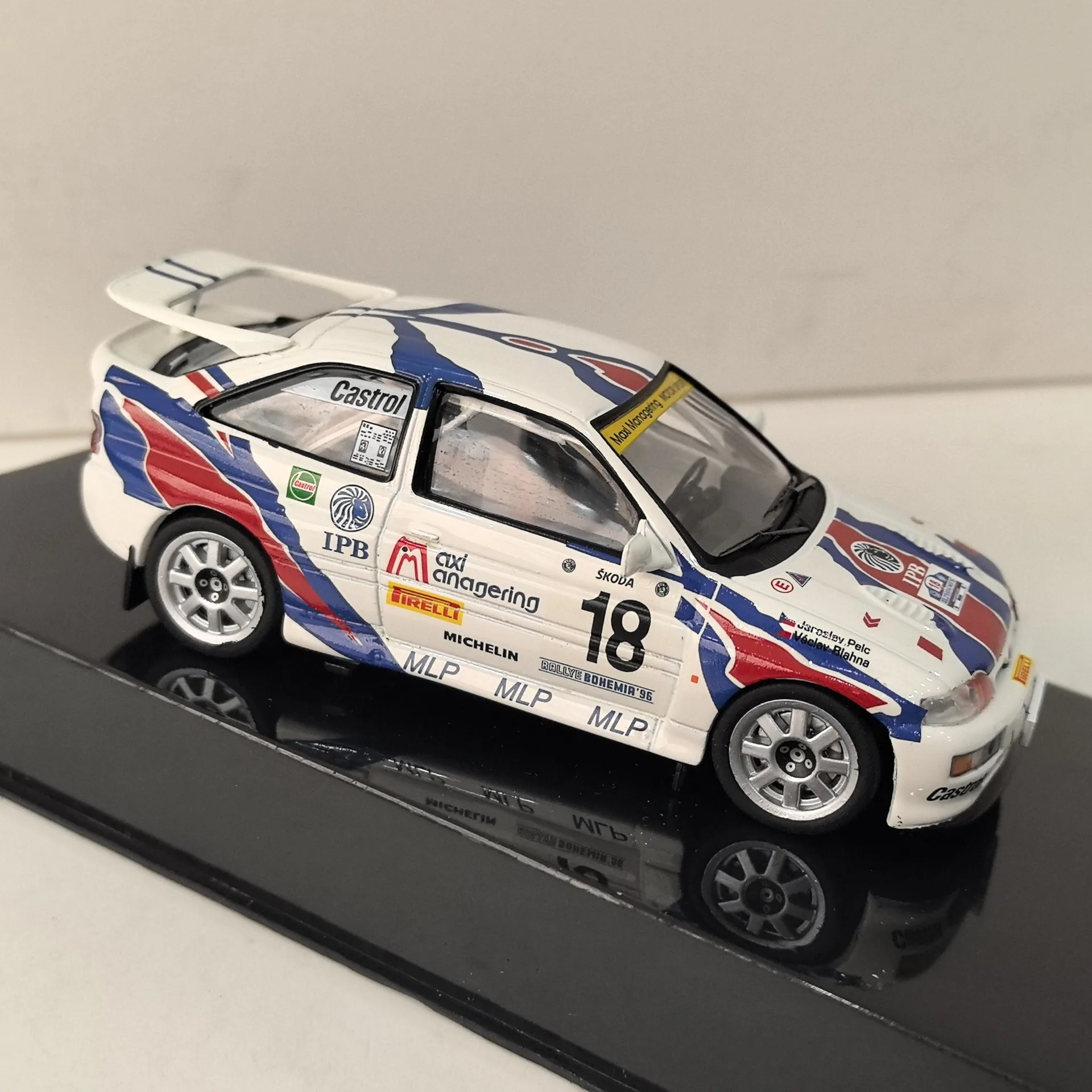 Diecast IXO Scala 1/43 FORD ESCORT RS # 18 1996 Ford Modello di auto in lega Giocattolo da collezione Regalo Souvenir Display Ornamento