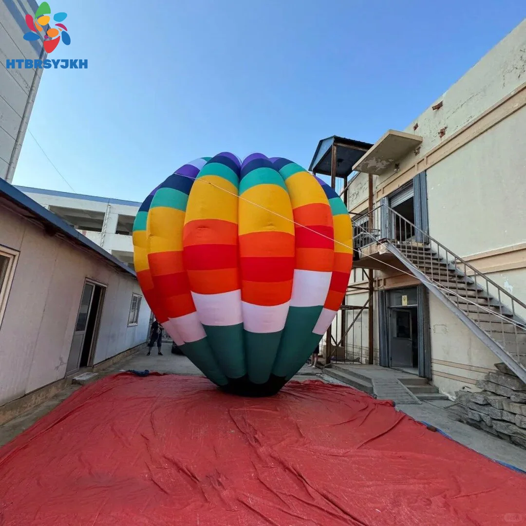 Aufblasbare Heißluftballons mit Gebläsern, dekorative Requisiten für große Quadratveranstaltungen im Freien, Grasland, malerischer Bereich