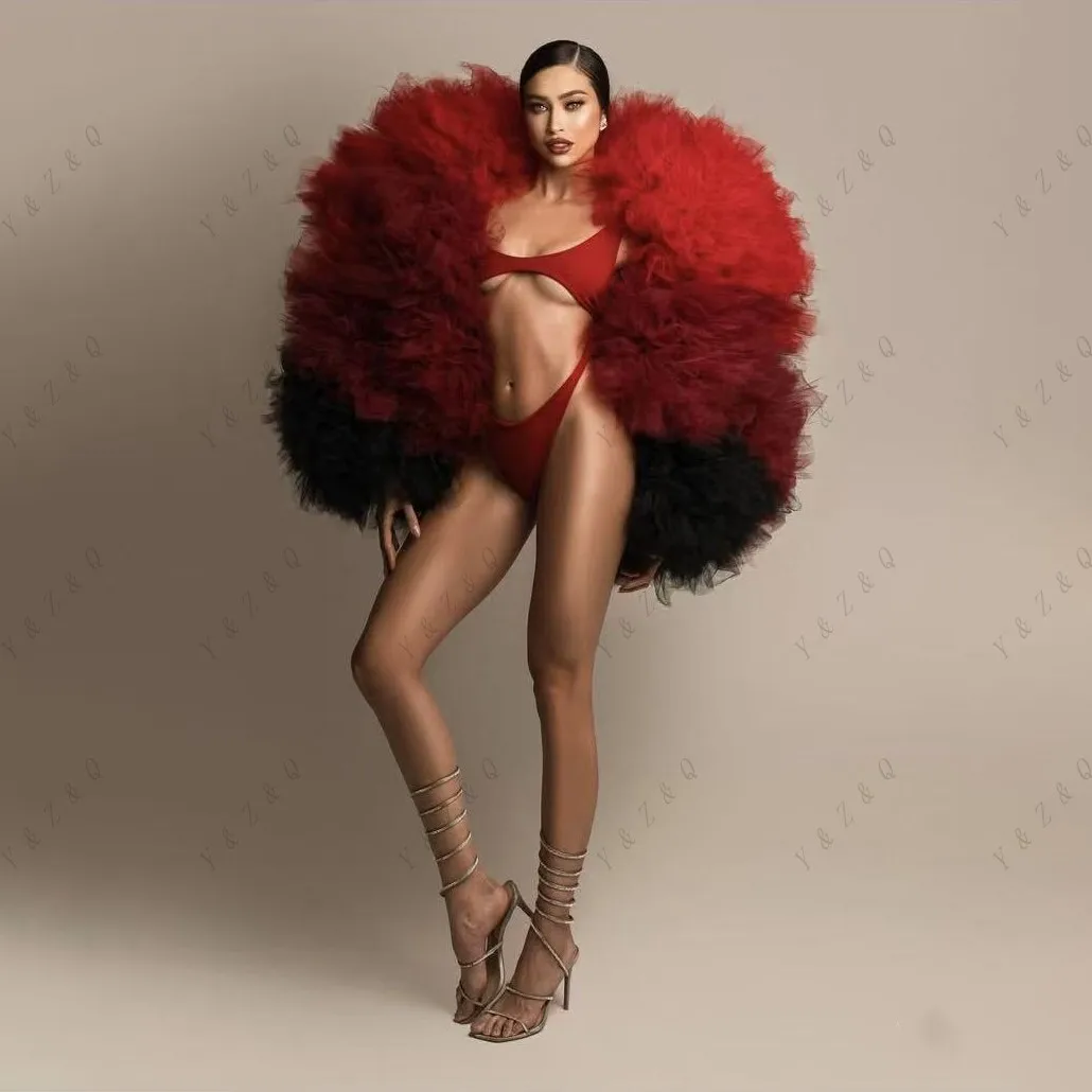 เสื้อคลุมผู้หญิงสีแดงดำผสมผสาน งานแฮนด์เมด แจ็คเก็ตสำหรับงานปาร์ตี้ แขนเสื้อแบบเลเยอร์ ทันสมัย ผ้าทูลหลากสี