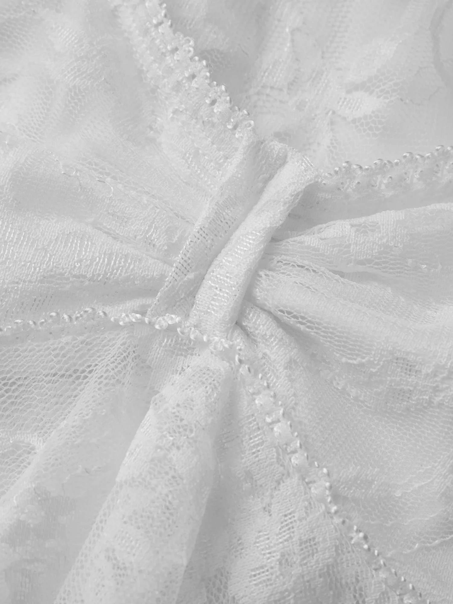 Elegante camicetta da donna in pizzo con scollo a V e maniche lunghe, perfetta per feste e eventi primaverili ed estivi