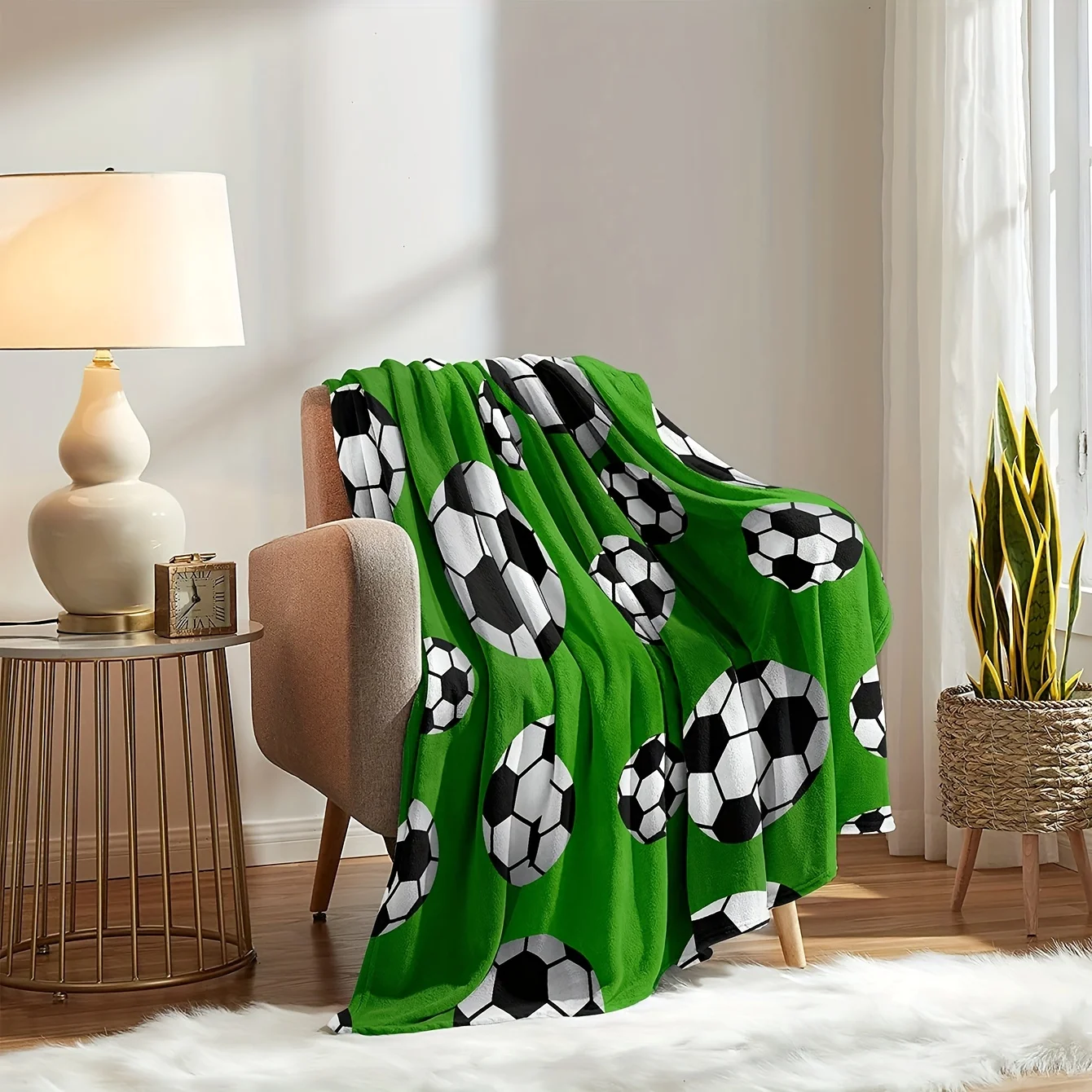 Fleece Polyester Material Green Football Flannel Active Dyeing Gift Blanket for Resting, Covering, and Napping.
