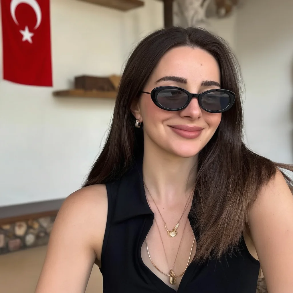 نظارات شمسية نسائية بإطار صغير: خفيفة الوزن وصغيرة الحجم، واقية من الشمس، بسيطة وأنيقة