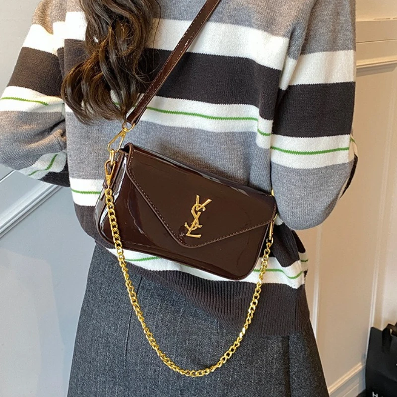 

Квадратная сумка из лакированной кожи 2025 — винтажная сумка для подмышек с цепочкой, блестящая женская сумка через плечо и через плечо в стиле ретро