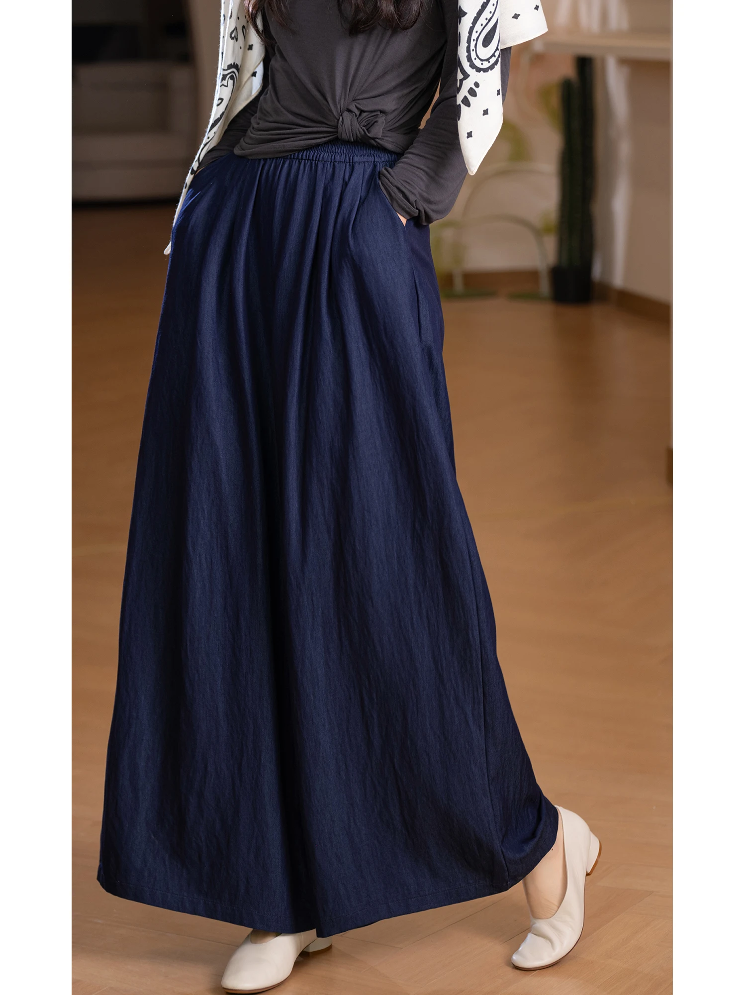

Anti-Fade Denim Smooth Drape Elastic Waist Wide Leg Pants Women Casual Style Pocket Detail Regenerated Cellulose Fiber