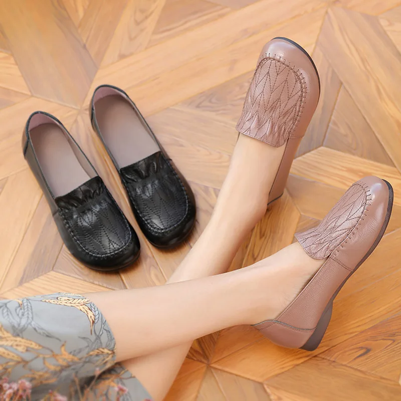 

Vintage Genuine Leather Shoes Women soft soled Ballet Flats Black Ladies Retro Loafers Elderly Flat Shoes Soft Wide Moccasins