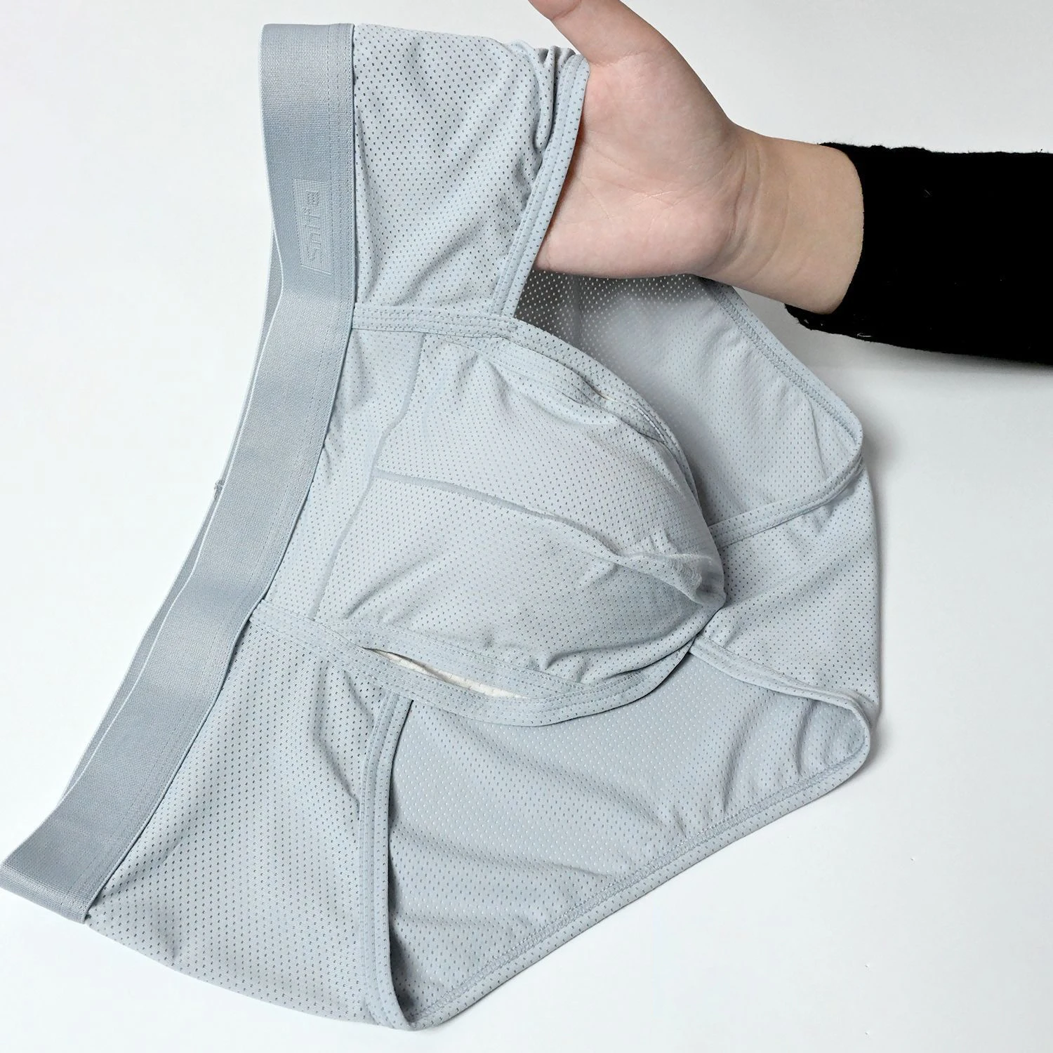 Large Size Men's Ice Silk Thin Briefs Sexy Quick Drying Breathable Underwear Male Solid Color Separation Scrotum Pouch Panties