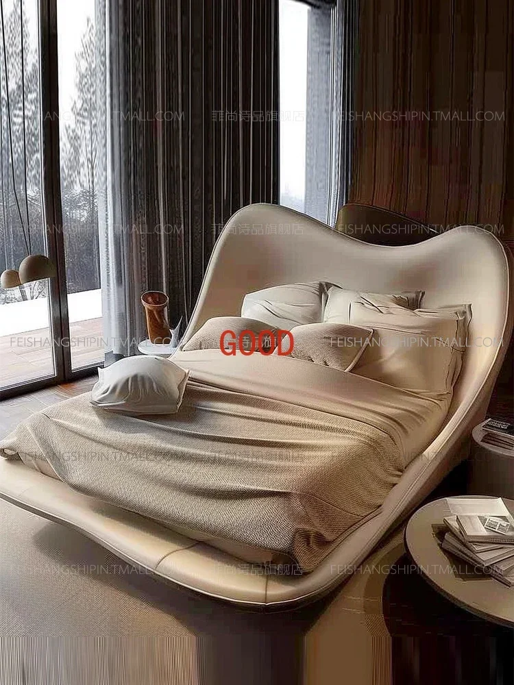 

Кровать размера «queen-size» в главной спальне 1,8 метра, ушная кровать премиум-класса