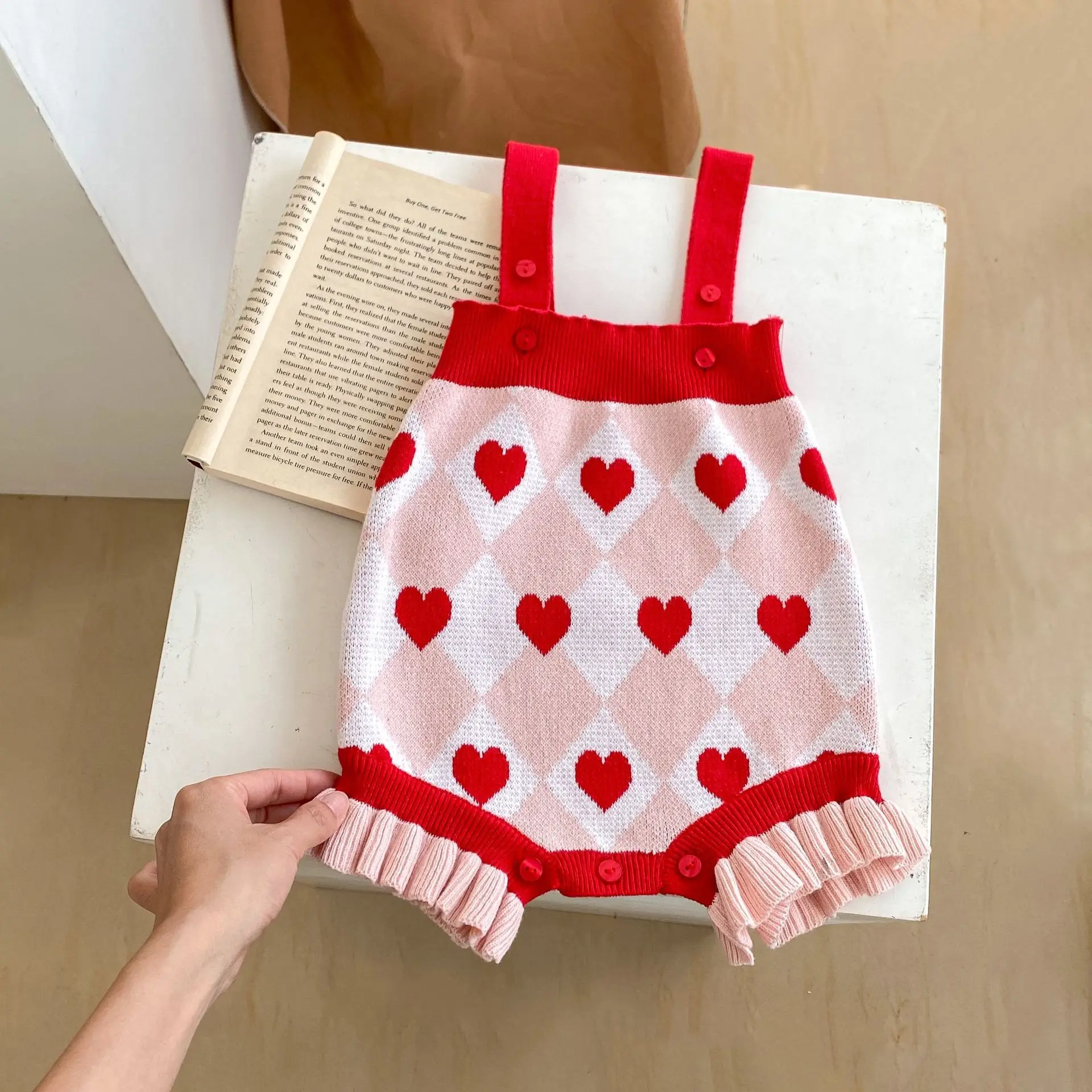 

Новая осенняя одежда для малышей 0-3 лет, изысканный и милый вязаный комбинезон в форме грибка в форме сердца для маленьких девочек