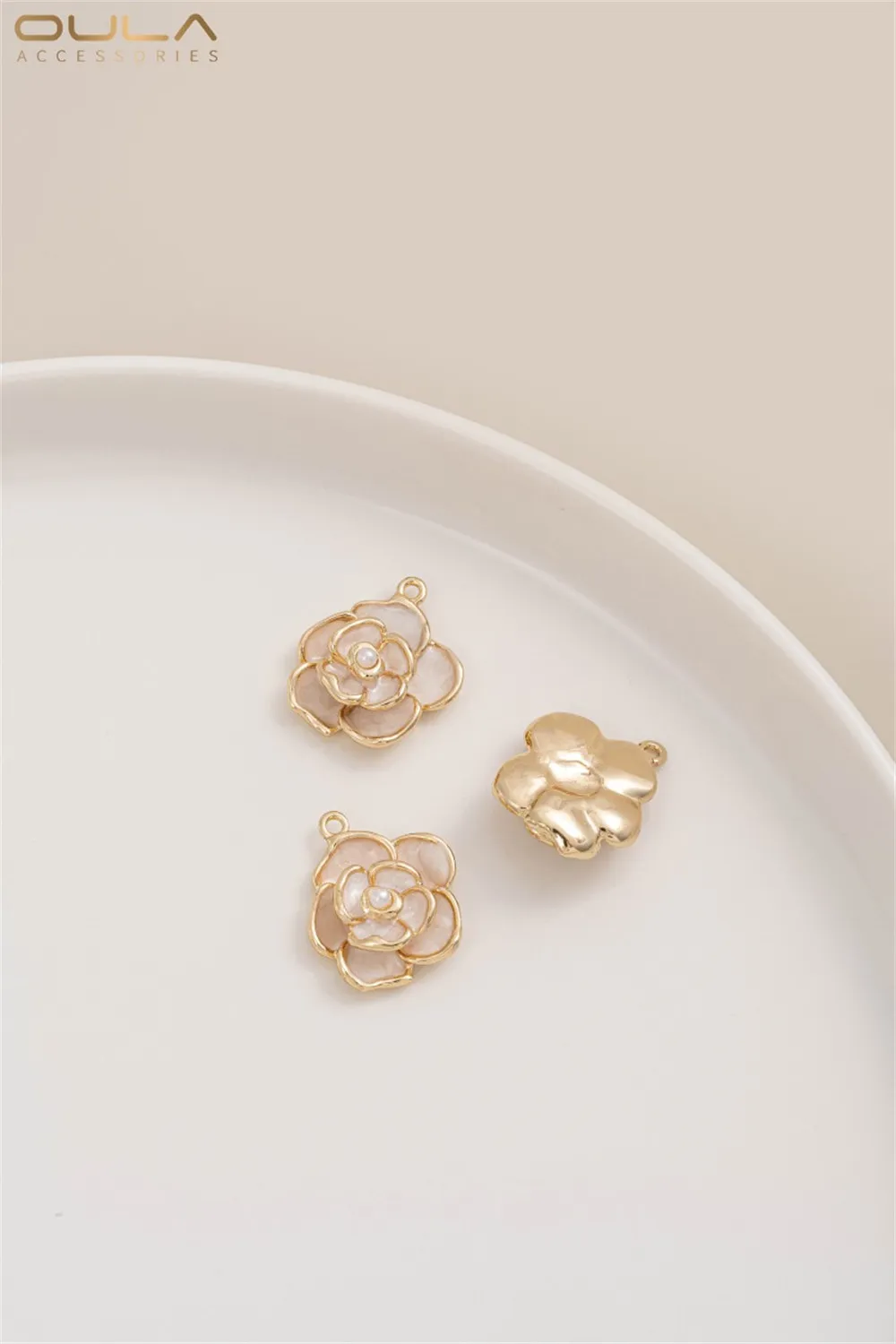 

1PCS 14K Gold-plated Oil Painting Camellia Pendant, Diy Pearl Necklace, Flower Pendant, Bracelet Accessory, Pendant
