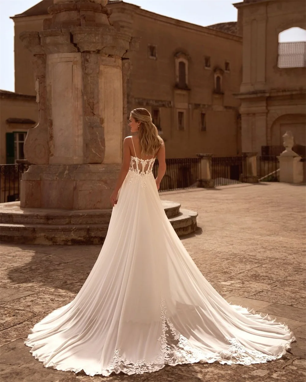 Tokyo Customized White Spaghetti Strap Wedding Dresses Sleeveless Tulle Court Train Bridal Gown Back Zip A-Line Wedding Gown