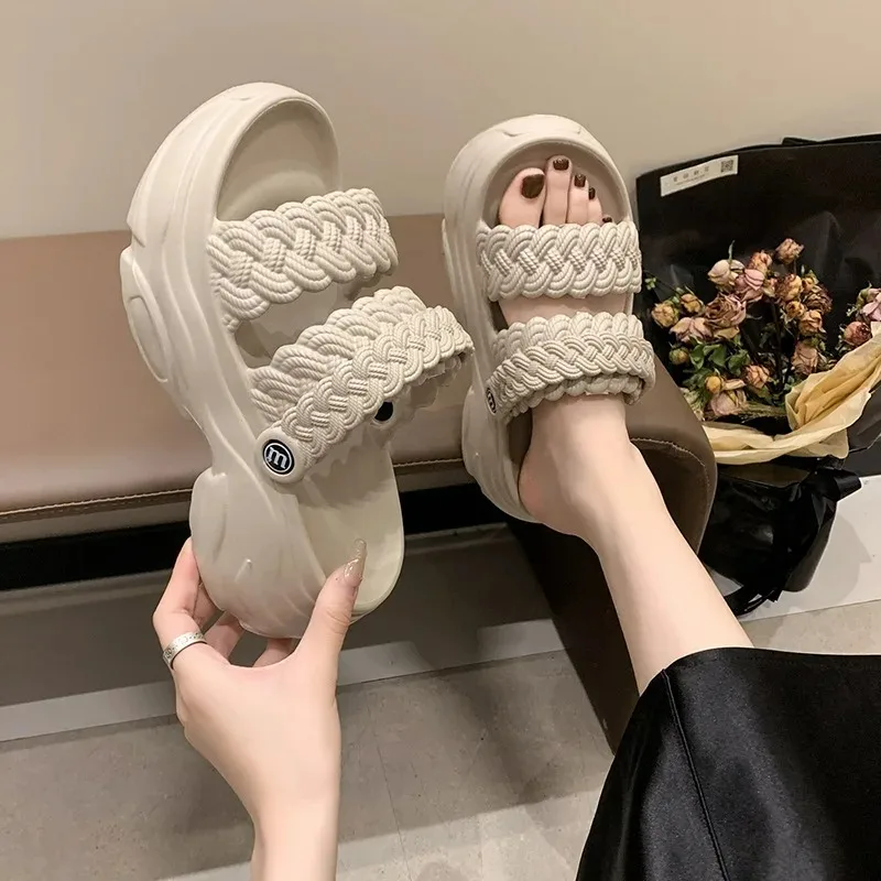 

2026 New Summer Platform Shoes Woman Leisure Sandals Thick Sole Soft EVA Female Home Street Slippers Girls Student Beach Sandal