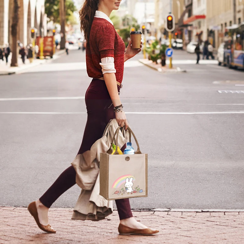 حقائب يد ذات سعة كبيرة، وحقائب تخزين للسفر، وحقائب يد عصرية للاستخدام الخارجي، وكتان