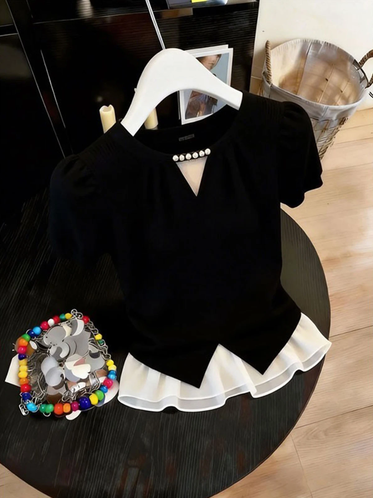 

Fashionable Soft Style Spliced Short Sleeve V-Neck T-Shirt Women's Summer 2026 New Lightweight Luxury Personality Versatile Top