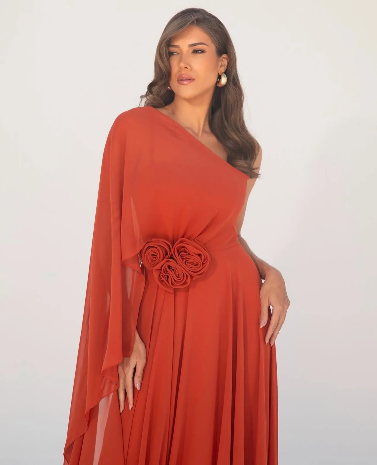 فستان سهرة مخصص بالزهور الحساسة رشيق بكتف واحد للحفلات فستان كلاسيكي من الشيفون على شكل حرف a وسحاب خلفي للمشاهير