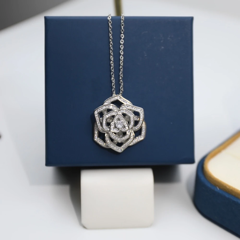 

Three-Dimensional Rose Necklace Hollow Design Inlaid Zircon Shiny Exquisite High-Quality Jewelry