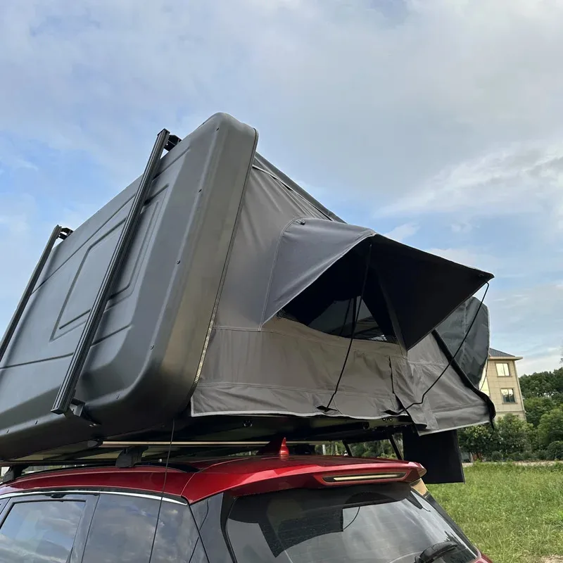 في الهواء الطلق سيارة على السطح التخييم للماء العربة الصلب أعلى خيمة سلم