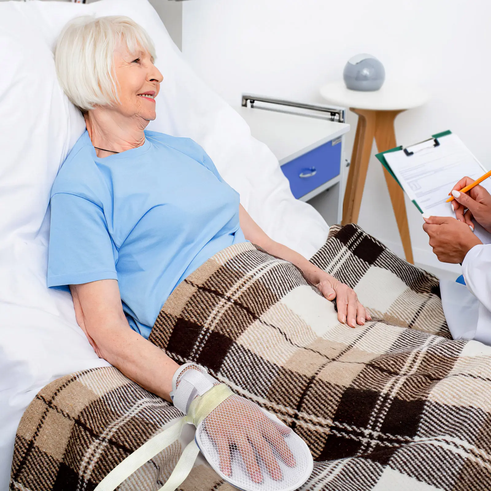 

2Pcs Medical Restraint Gloves Adjustable Wide Wrist Buckle Easy Wear Comfortable Skin-Breathable Compound Cloth Patient Elder