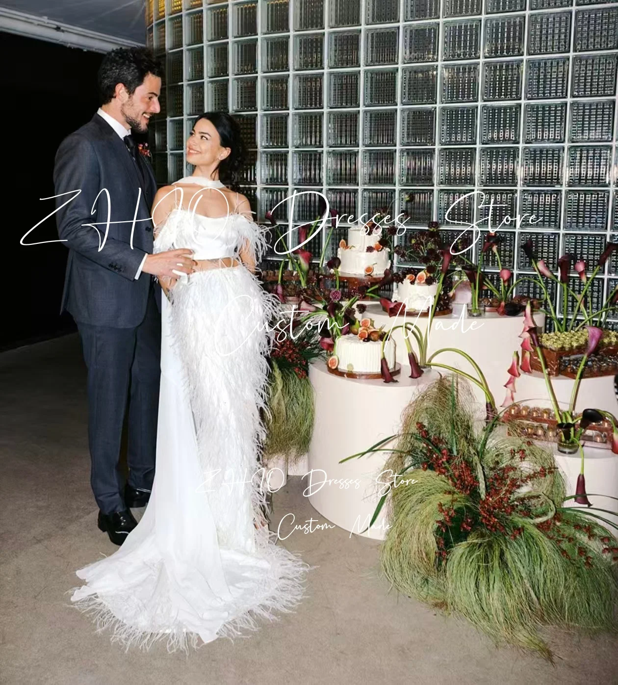 ZHIO 絶妙な羽根飾り付き2ピースウェディングパーティードレス オフショルダー マーメイドスイープトレイン ホワイトサテンイブニングガウン 女性用カスタムメイド