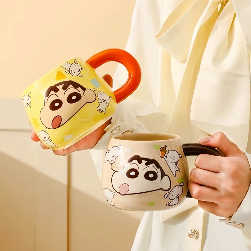 Tasse périphérique Crayon Shin-chan avec couvercle, tasse à café domestique, tasse en céramique, cadeau d'anniversaire pour garçons et filles