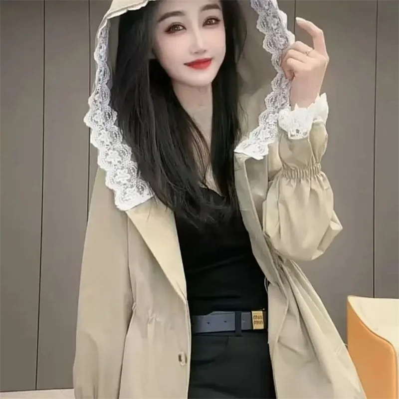 

Women's trench coat 2025 Spring Autumn New windbreaker Outerwear European Style Fashion Design Sense Lace Splicing Hooded Coat