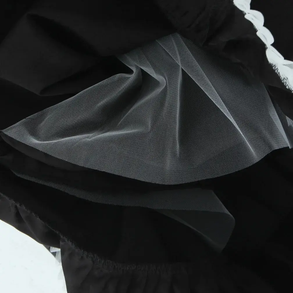 فستان قصير مثير من الساتان الأسود موديل 2025 فستان نسائي قصير بآذان خشبية مقسمة على شكل حرف V بحاشية منخفضة الصدر فساتين حفلات متأرجحة رداء